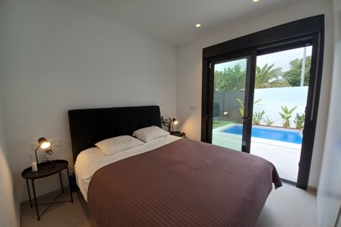 Huvila myytävänä Pilar de la Horadada, Alicante, Espanja, 3 makuuhuonetta, 83 m2 No. 125906 - kuva 18