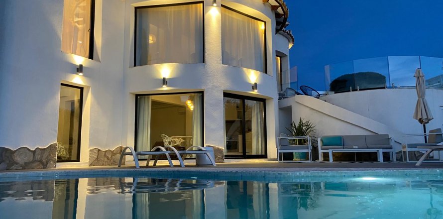 Villa Benitachell, Alicante, Espagne 3 chambres, 446 m2 No. 125197