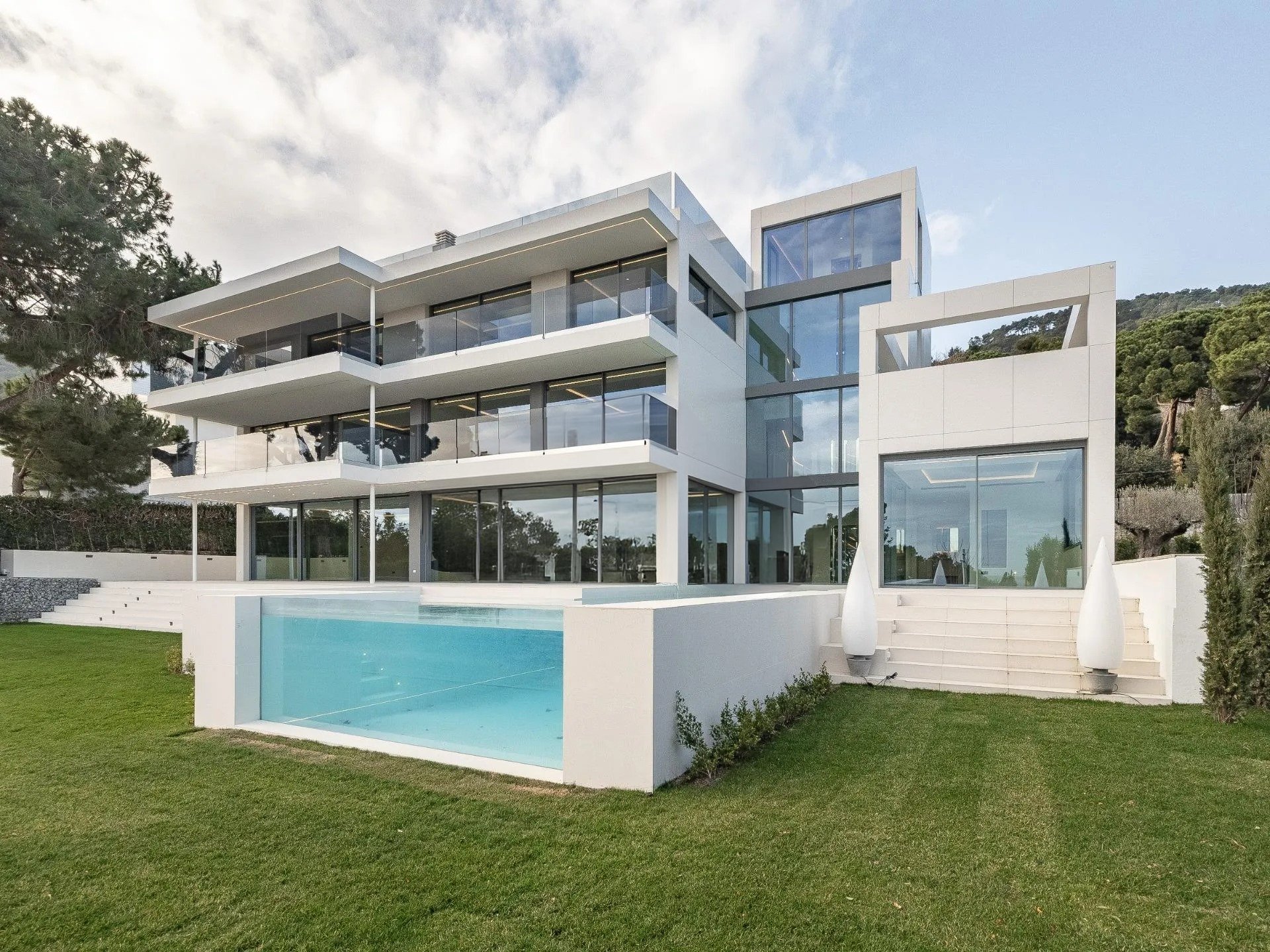 Māja Barcelona, Spānijā 6 istabas, 1216 m2 Nr. 130279
