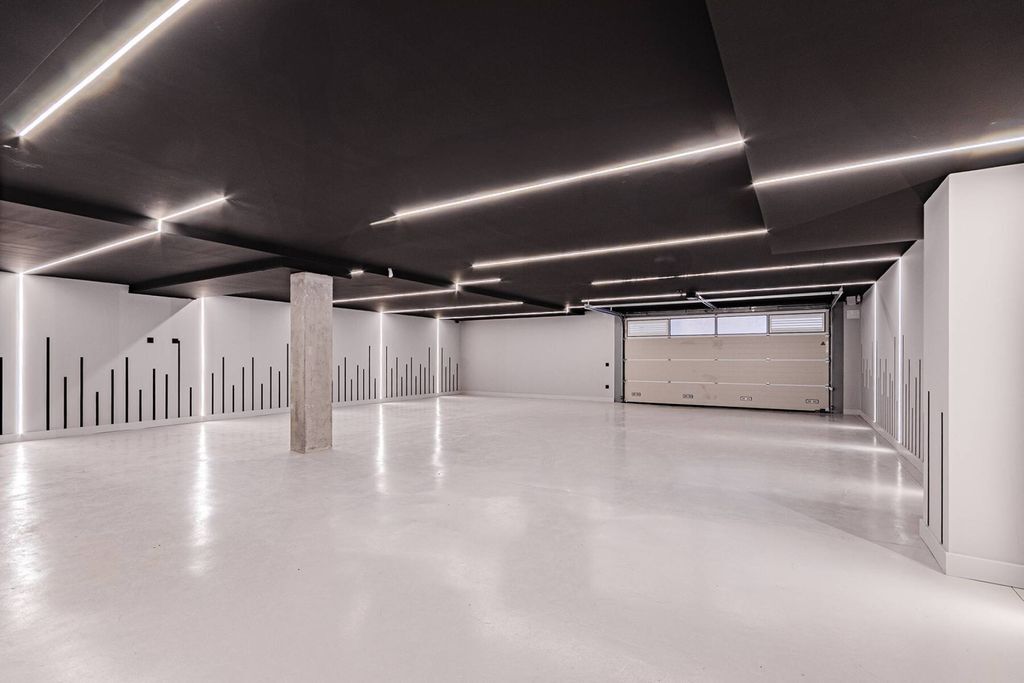 Māja Barcelona, Spānijā 6 istabas, 1216 m2 Nr. 130279