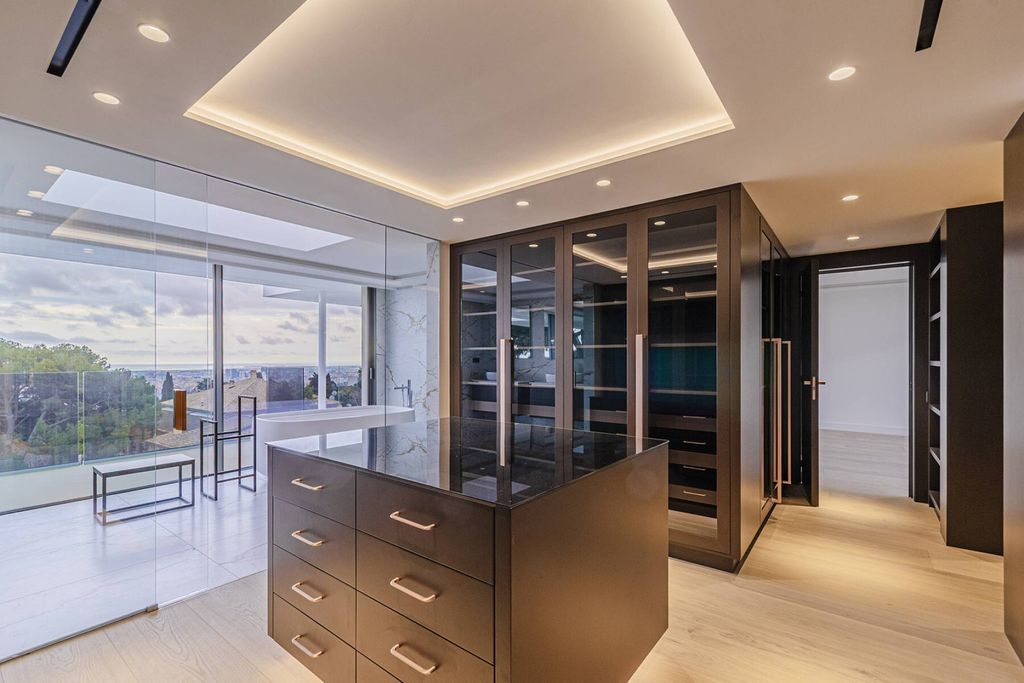 Māja Barcelona, Spānijā 6 istabas, 1216 m2 Nr. 130279