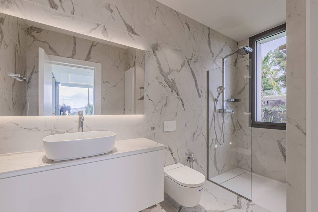 Māja Barcelona, Spānijā 6 istabas, 1216 m2 Nr. 130279