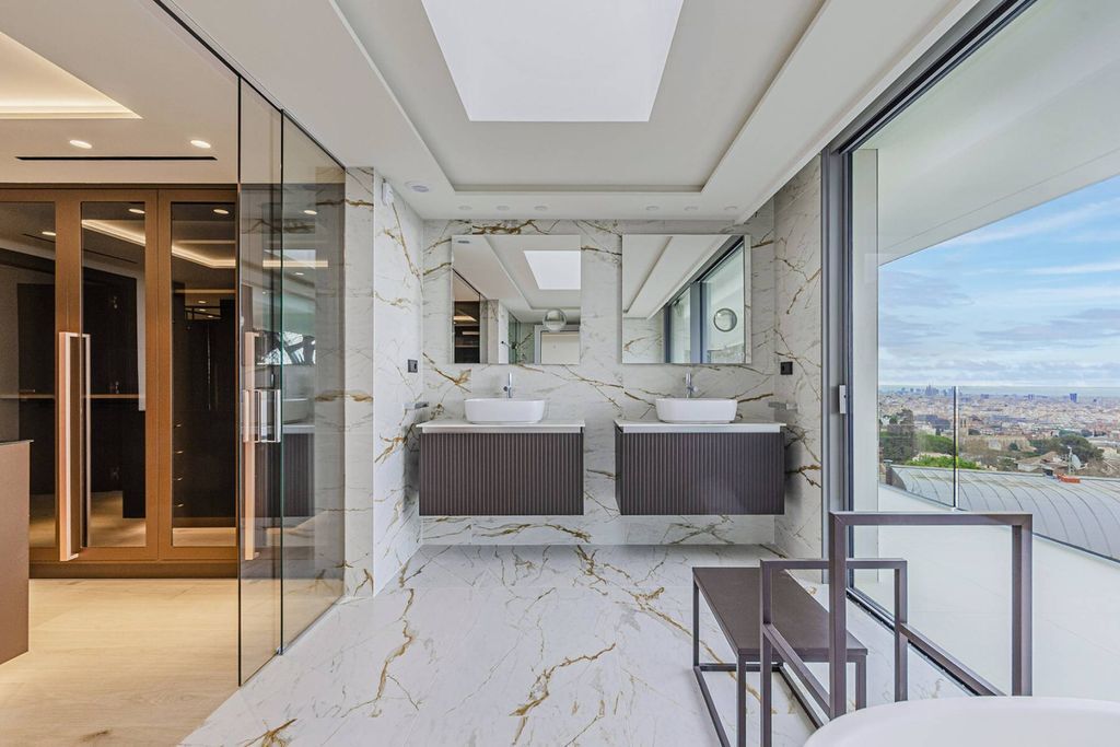 Māja Barcelona, Spānijā 6 istabas, 1216 m2 Nr. 130279
