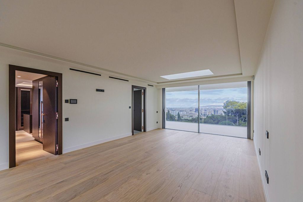 Māja Barcelona, Spānijā 6 istabas, 1216 m2 Nr. 130279
