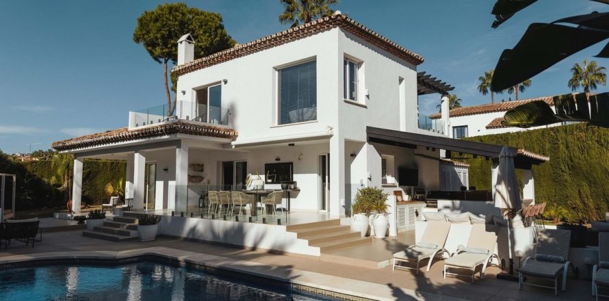 Villa Marbella, Malaga, Espagne 4 chambres, 224 m2 No. 122753