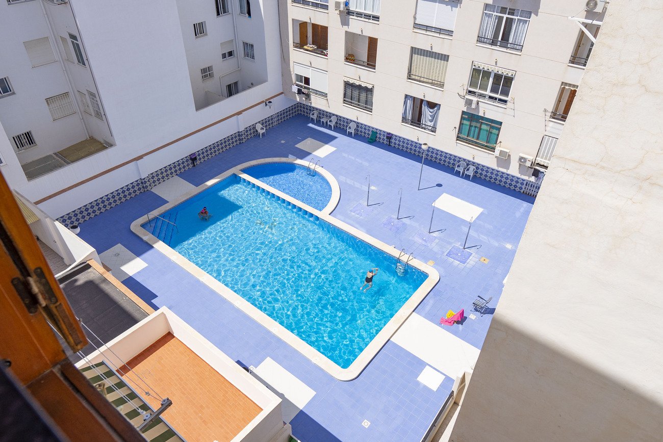 Apartment in Torrevieja, Alicante, Spain 7 bedrooms,  No. 125075
