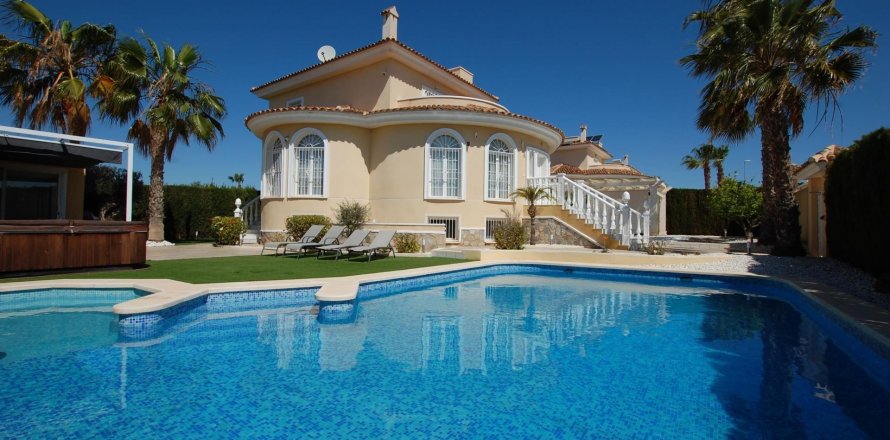 Villa Ciudad Quesada, Alicante, Spain 5 bedrooms, 380 sq.m. No. 125410