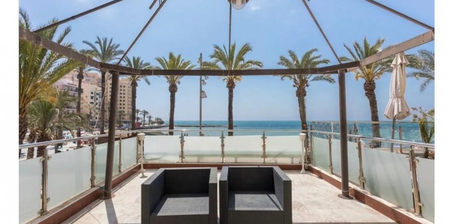 Townhouse Torrevieja, Alicante, Spain 4 bedrooms, 180 sq.m. No. 125409