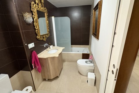 Apartment for rent Malaga, Spain 4 bedrooms, 172 sq.m. No. 120359 - photo 18